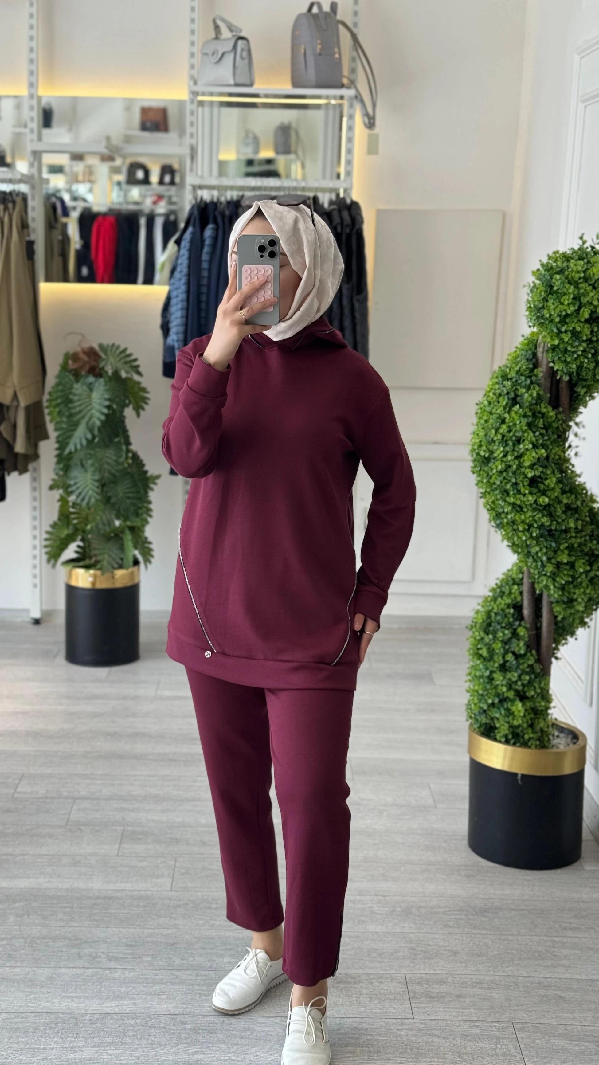Armine Trend Taş Detaylı Rahat Kesim Kapüşonlu Üst ve Pantolon Takımı