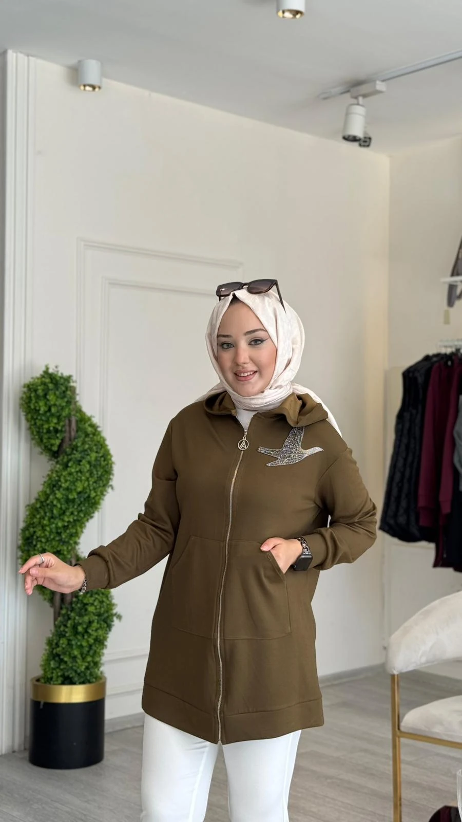 Armiine Trend Kuş Aplikeli Kapüşonlu Fermuarlı Kadın Ceket
