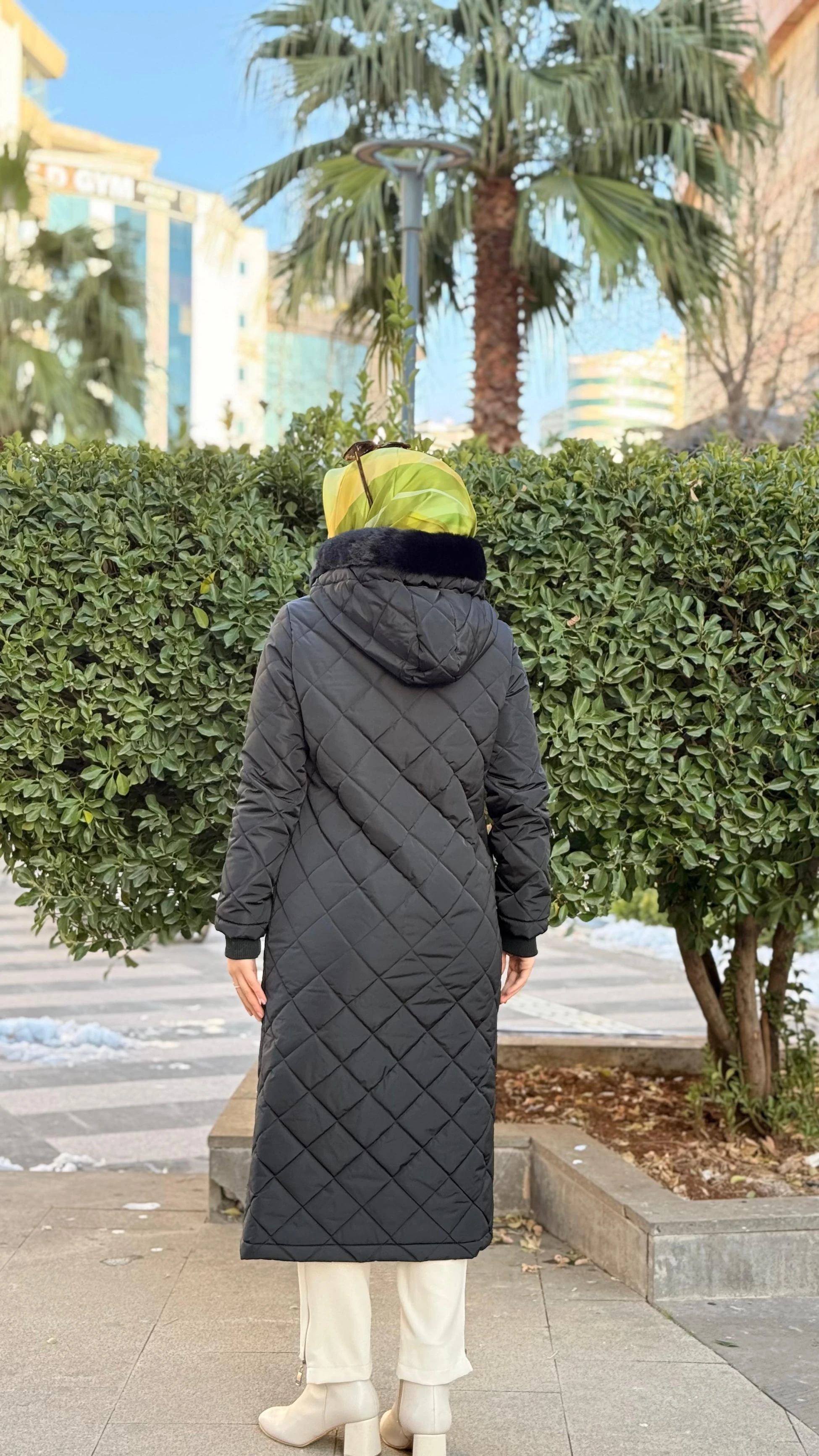 Armine Trend Kürk Yakalı Kapitone Uzun Siyah Mont