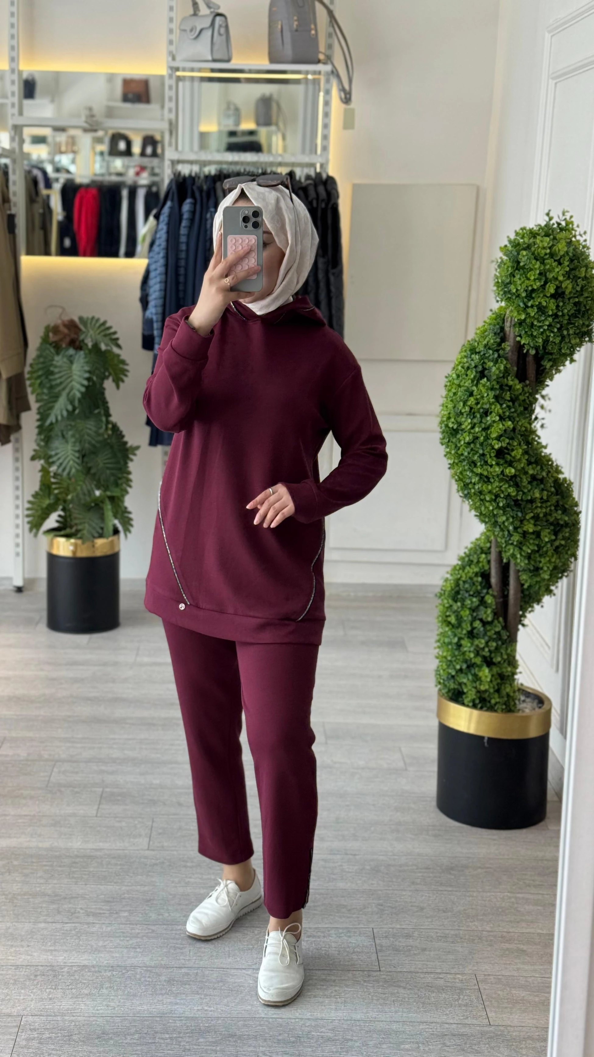 Armine Trend Taş Detaylı Rahat Kesim Kapüşonlu Üst ve Pantolon Takımı