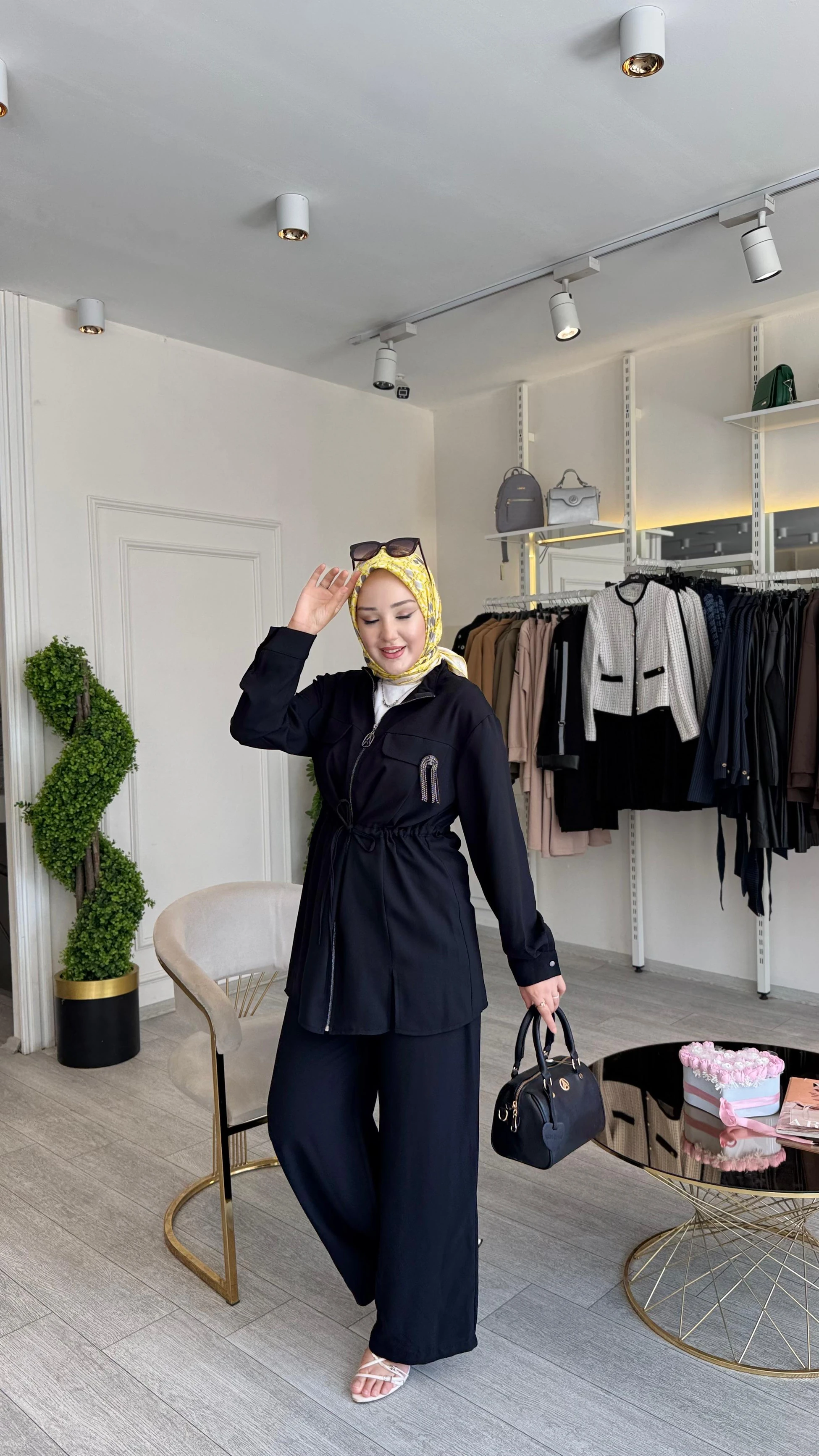 Armine Trend Fermuarlı Belden Büzgülü Rahat Kesim Ceket ve Bol Paça Pantolon Takımı