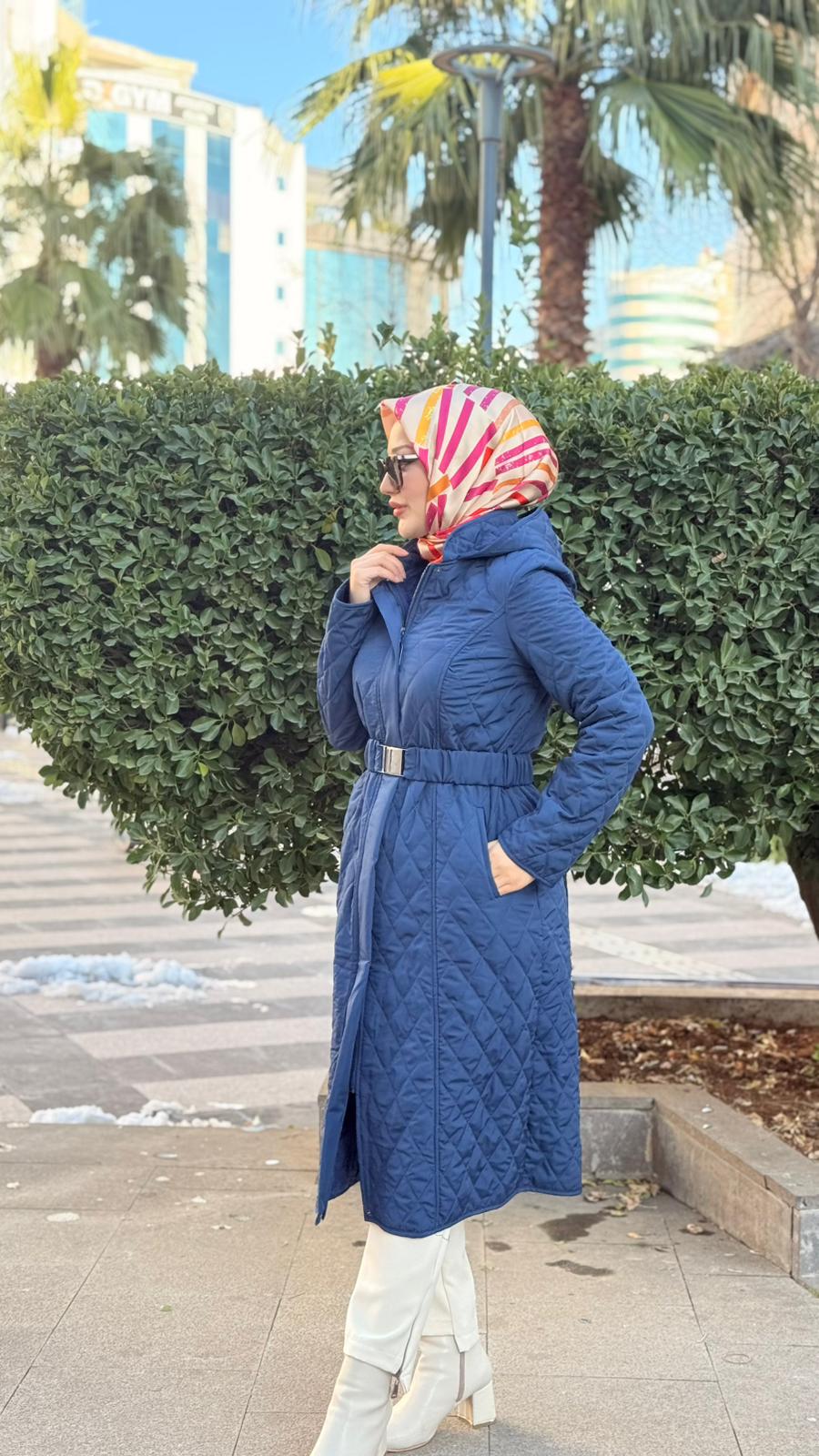 Armine, Trend Kemer Detaylı Kapüşonlu Kapitone Uzun Mont